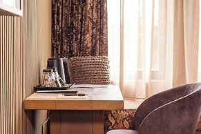 Manzo's Suites