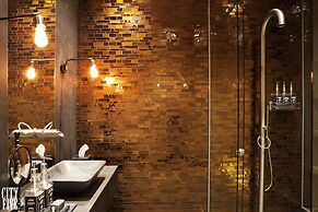 Manzo's Suites