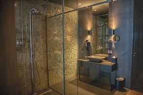 Manzo's Suites