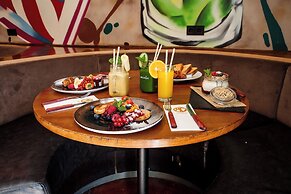 Manzo's Suites