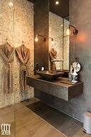 Manzo's Suites
