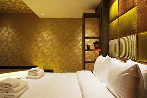 Manzo's Suites