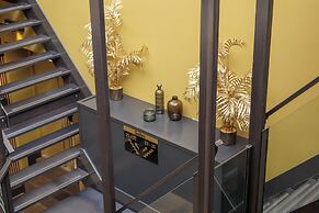 Manzo's Suites