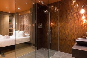 Manzo's Suites