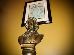 Symphony Hotel & Restaurant