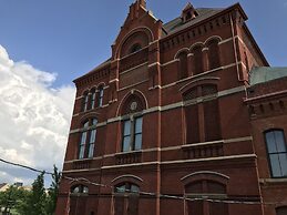 Symphony Hotel & Restaurant