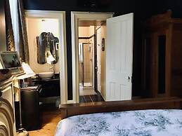 Symphony Hotel & Restaurant