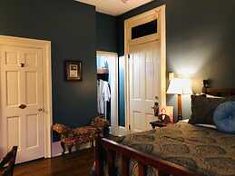 Symphony Hotel & Restaurant