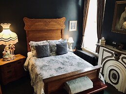 Symphony Hotel & Restaurant