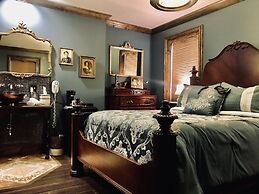 Symphony Hotel & Restaurant