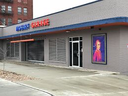 Symphony Hotel & Restaurant