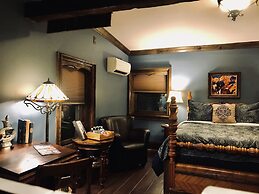 Symphony Hotel & Restaurant