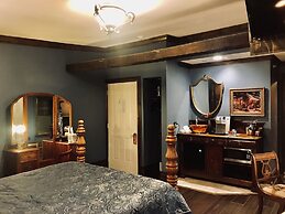 Symphony Hotel & Restaurant