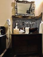 Symphony Hotel & Restaurant