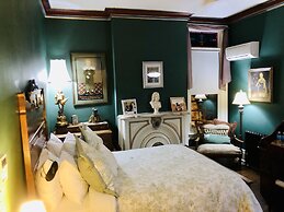 Symphony Hotel & Restaurant