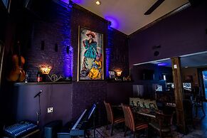 Symphony Hotel & Restaurant