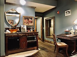 Symphony Hotel & Restaurant