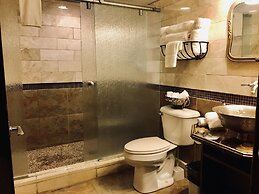 Symphony Hotel & Restaurant