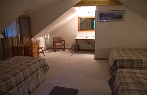 Whittaker's Motel & Historic Bunkhouse