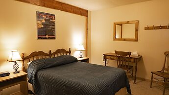 Hotel Whittaker's Motel & Historic Bunkhouse, Ashford, United States of ...