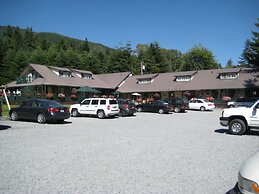 Whittaker's Motel & Historic Bunkhouse