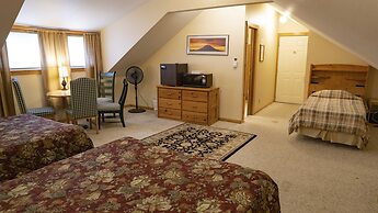 Whittaker's Motel & Historic Bunkhouse