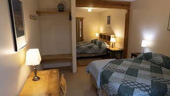 Whittaker's Motel & Historic Bunkhouse