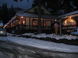 Whittaker's Motel & Historic Bunkhouse