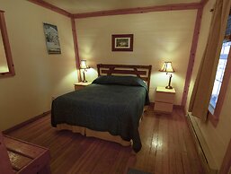 Whittaker's Motel & Historic Bunkhouse