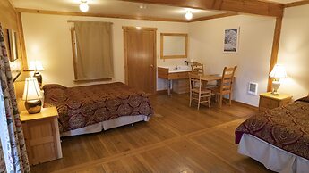 Whittaker's Motel & Historic Bunkhouse