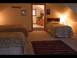 Whittaker's Motel & Historic Bunkhouse