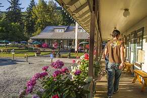 Whittaker's Motel & Historic Bunkhouse