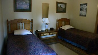 Whittaker's Motel & Historic Bunkhouse