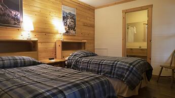 Whittaker's Motel & Historic Bunkhouse