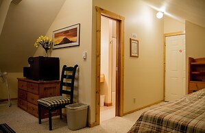 Whittaker's Motel & Historic Bunkhouse