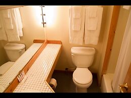 Whittaker's Motel & Historic Bunkhouse