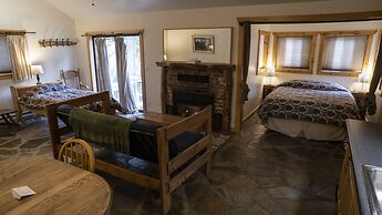 Whittaker's Motel & Historic Bunkhouse