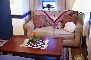 Historic Schoeneck Hotel B&B