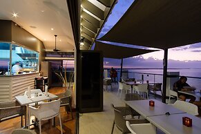 Ramada Suites by Wyndham Wailoaloa Beach Fiji