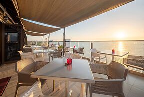 Ramada Suites by Wyndham Wailoaloa Beach Fiji