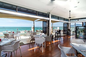 Ramada Suites by Wyndham Wailoaloa Beach Fiji