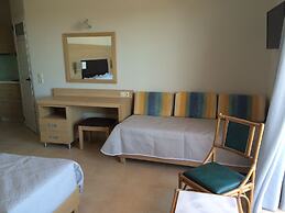 Artemis Bay by Estia