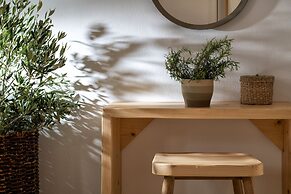 Elea Suites & Residences