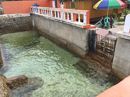 Maxvir Inn Beach Resort