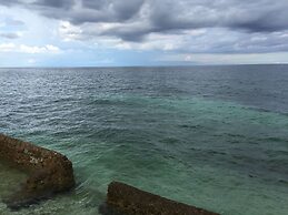 Maxvir Inn Beach Resort