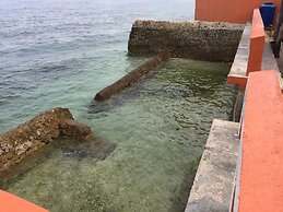 Maxvir Inn Beach Resort