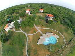 Lake Villa Resort