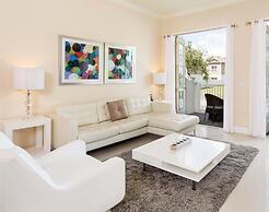 Condo Contemporary 3 Bedroom Reunion