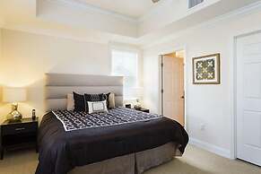 Condo Contemporary 3 Bedroom Reunion