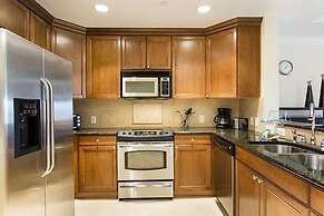 Condo Centre Court Living 3 Bedroom Reunion